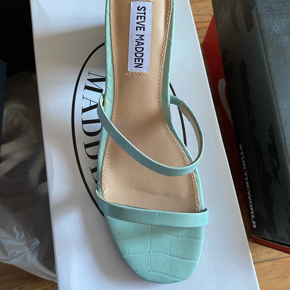 Steve Madden Mint sandals - Picture 3 of 6